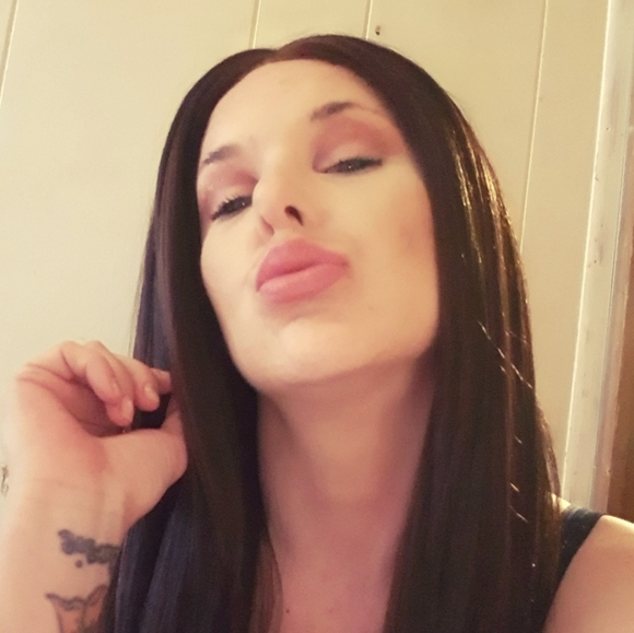 Meet your Posher, Sarah - Picture 1 of 4